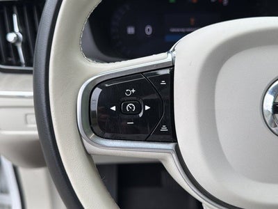 2024 Volvo XC60 B5 Ultimate Dark Theme