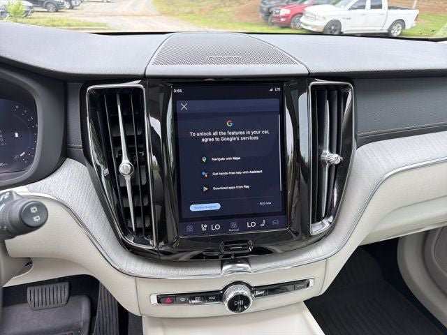 2024 Volvo XC60 B5 Ultimate Dark Theme