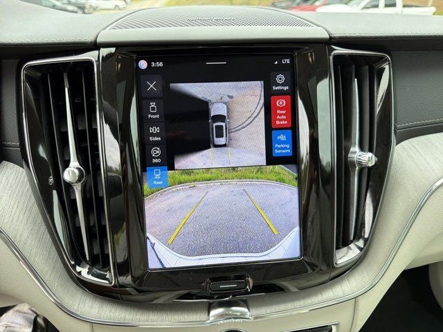 2024 Volvo XC60 B5 Ultimate Dark Theme