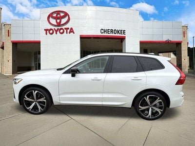2024 Volvo XC60 B5 Ultimate Dark Theme